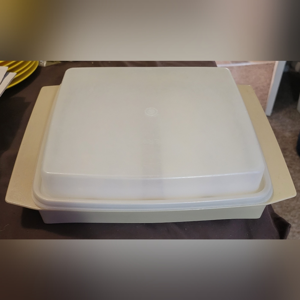 Tupperware 723 Vintage Deviled Egg Keeper Brown Beige